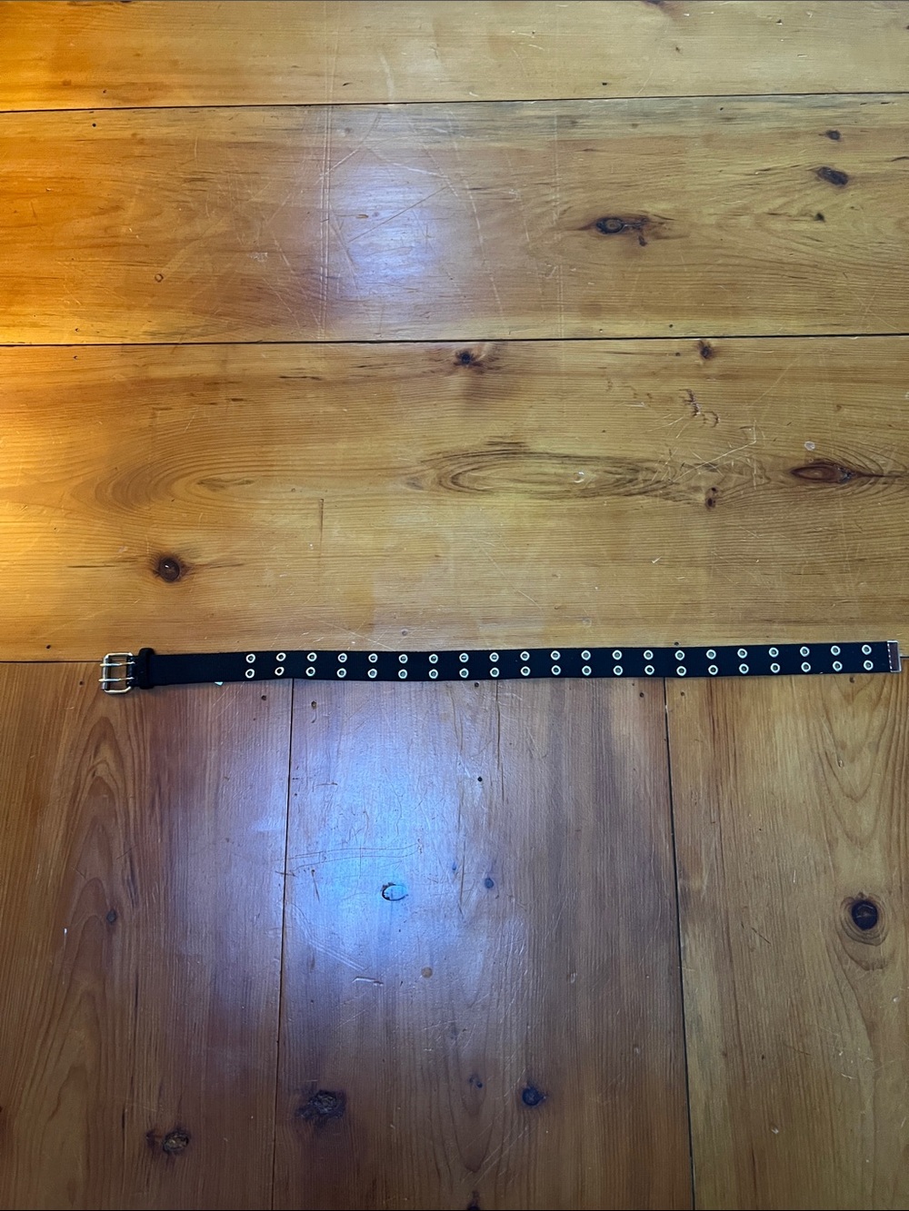 EUC grommet belt size Small